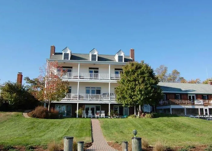 Explore the Best Hotels on Solomons Island for Your Next Getaway