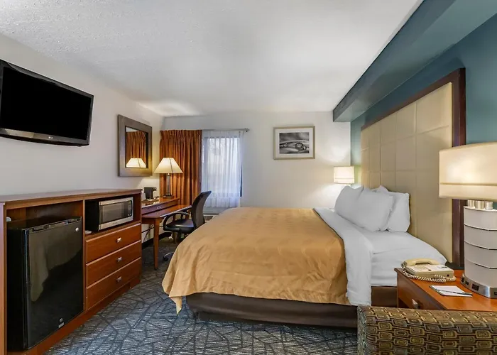 Discover the Best Hotels Close to Youngstown State University for Your Stay