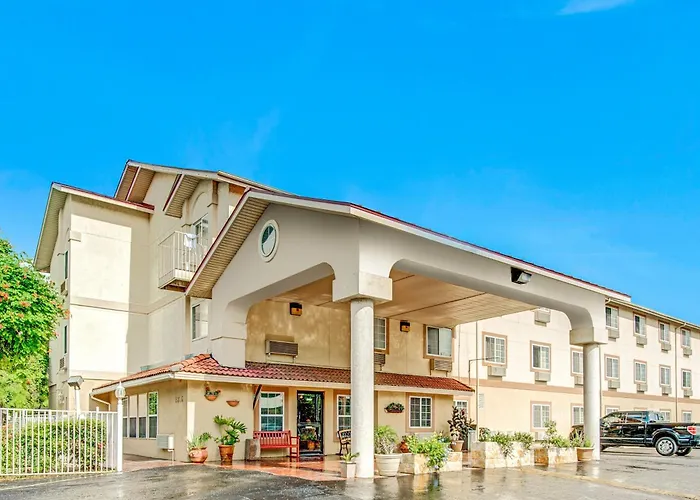 Best Hotels Near SeaWorld San Antonio