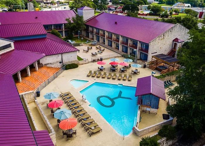 Top Picks for Hotels in Kerrville: Where to Stay in the Heart of Texas